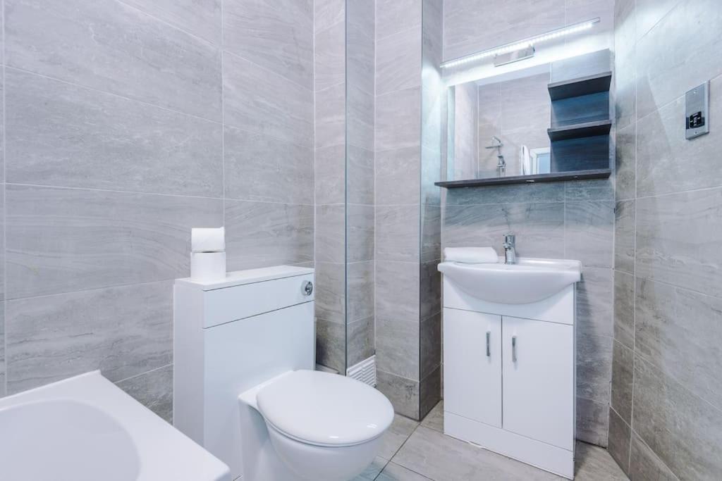 Stylish Apartment Located In The City Centre Of Liverpool Buitenkant foto
